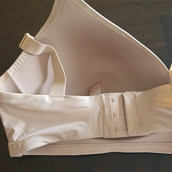 Skims Wireless T-shirt Bra - Picture 3 of 6